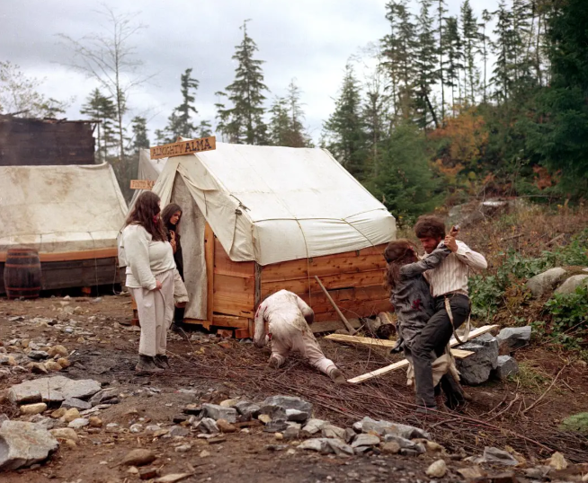 《花村》：破碎的美国梦