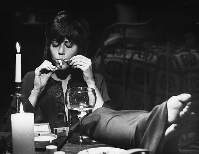 《花街杀人王》：顺应时代潮流的非典型侦探片