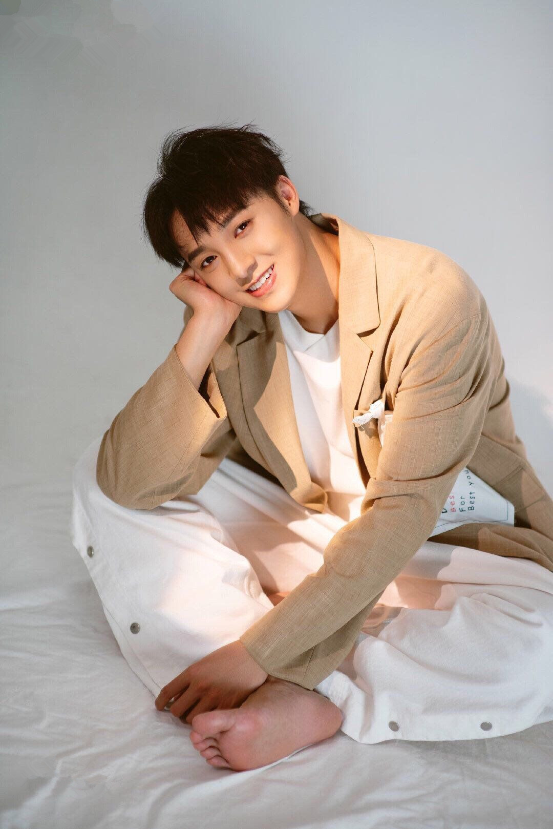 2022伍嘉成杭州演唱会门票价格+演出安排