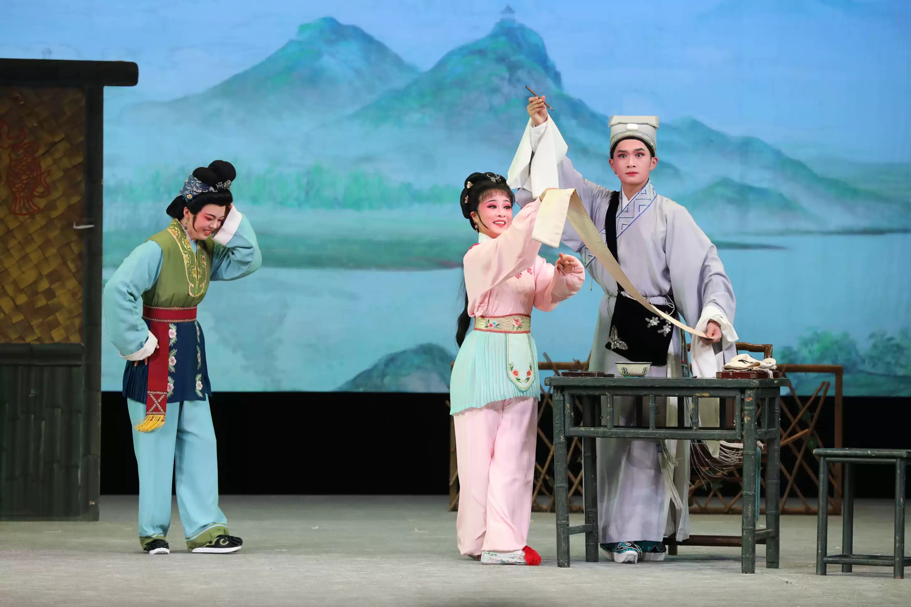 2022上海越剧院“锦瑟年华”展演季•春《何文秀》-上海站 2022上海越剧院“锦瑟年华”展演季•春《何文秀》-上海站