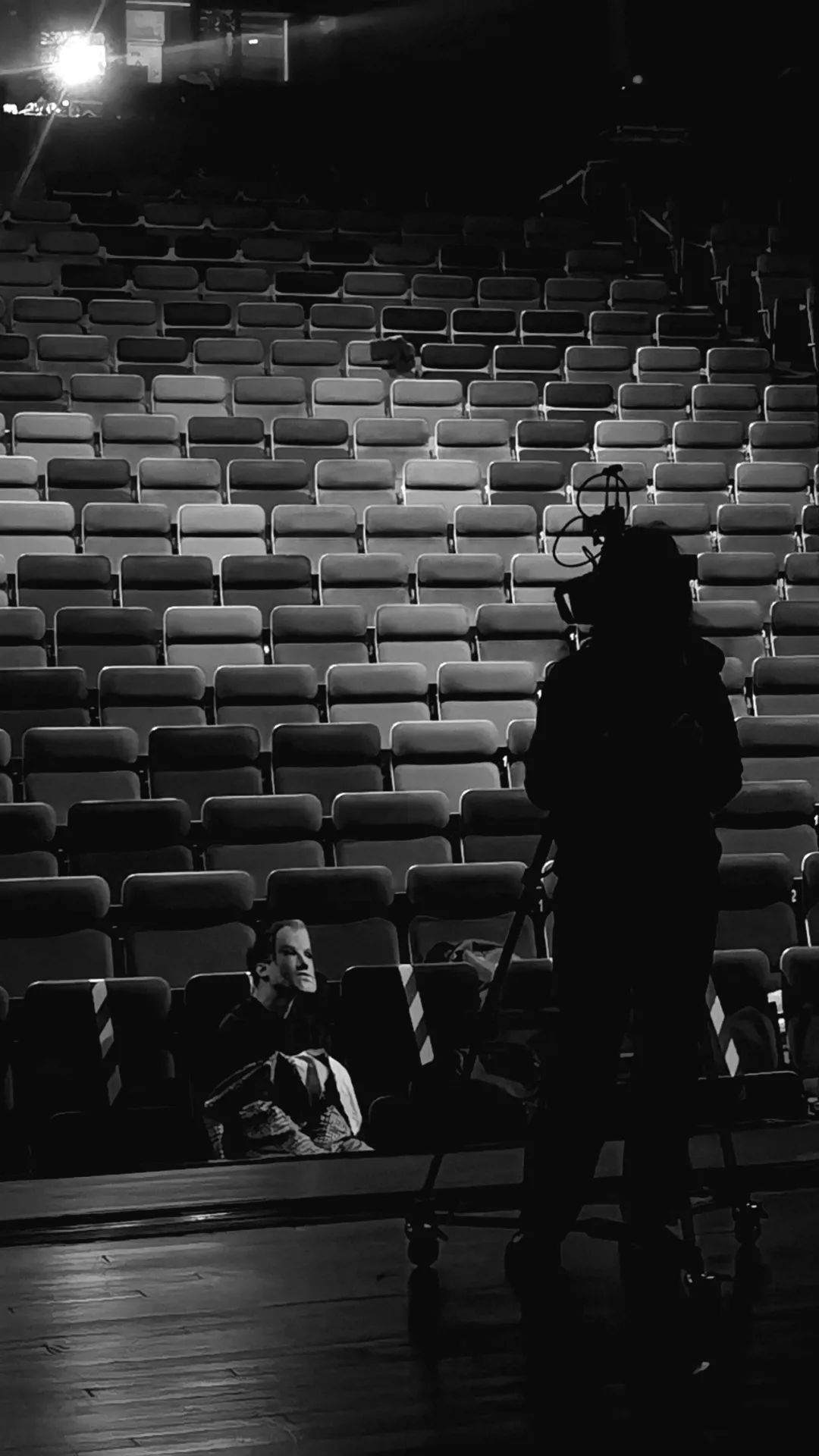 2022话剧《世界旦夕之间》西安站购票信息、剧情介绍