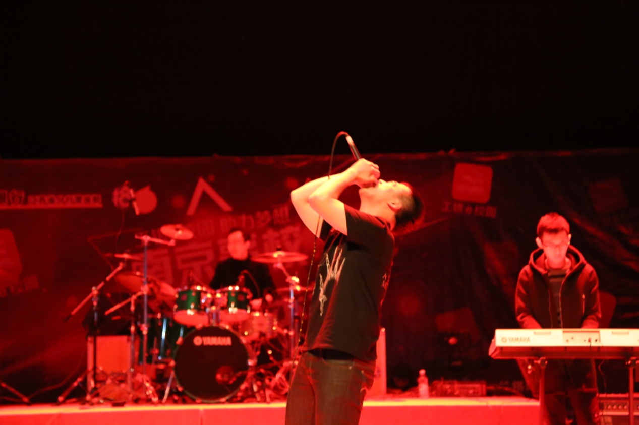 2022话剧《世界旦夕之间》西安站购票信息、剧情介绍