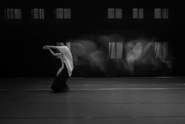 2022侯莹舞蹈剧场作品《消失》-珠海站 2022侯莹舞蹈剧场作品《消失》-珠海站