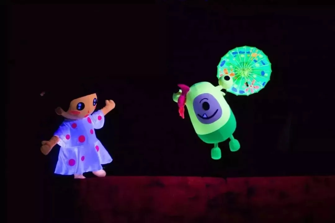 2022原创黑光儿童剧《漫游太阳系》-成都站 2022原创黑光儿童剧《漫游太阳系》-成都站