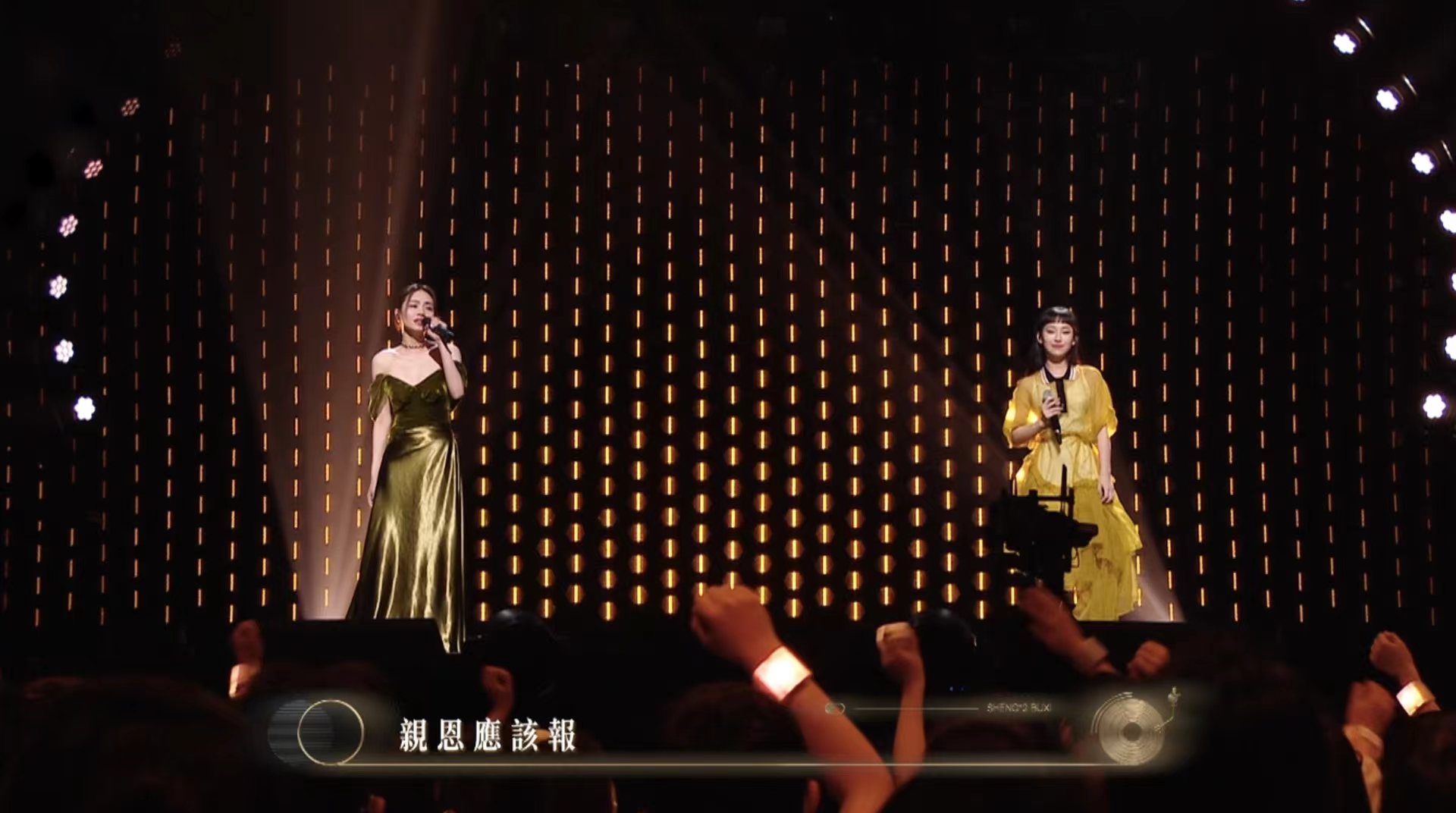 声生不息｜炎明熹与抗疫护士母亲“合唱”超催泪　可爱童年照曝光