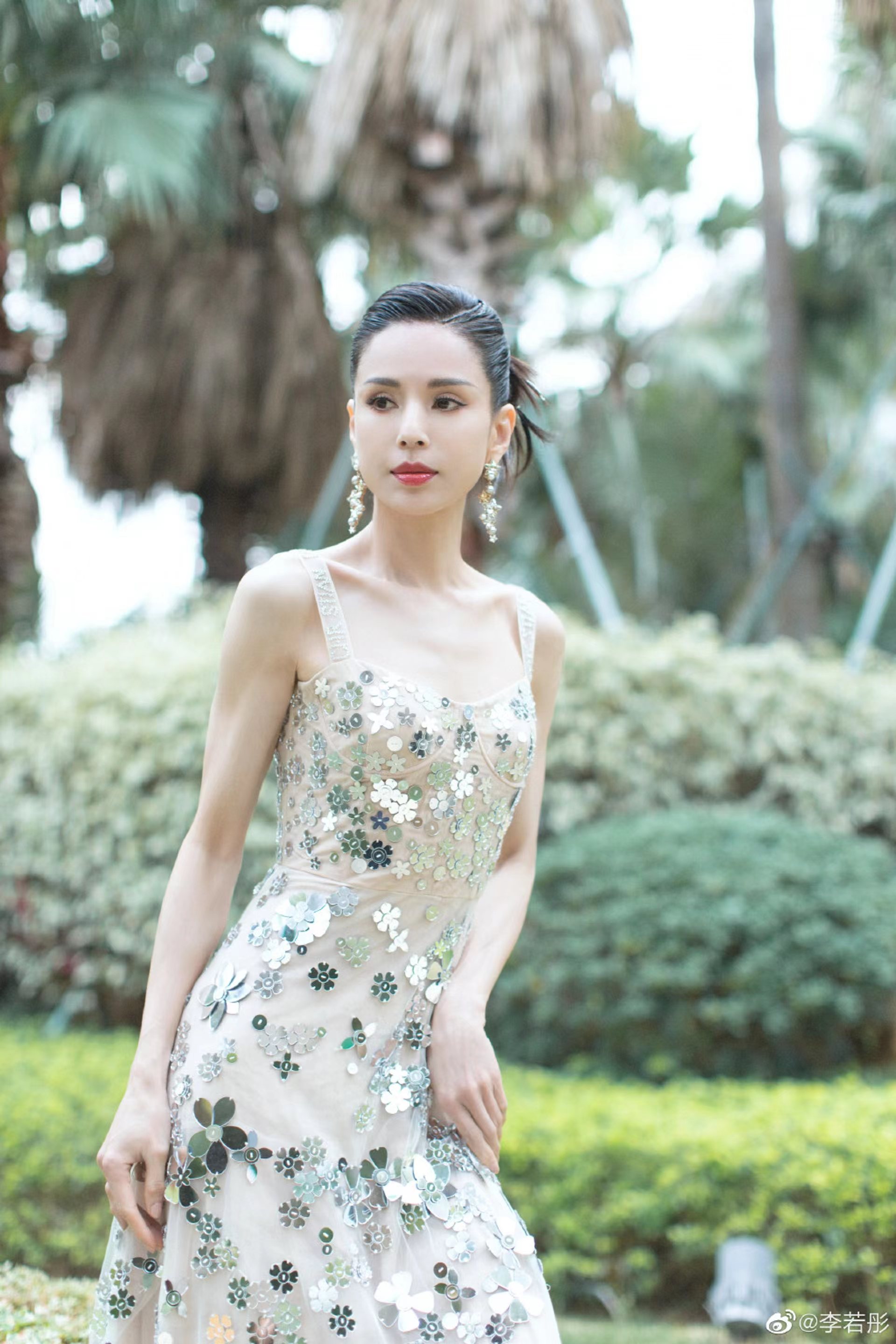 《且试天下》皇后身边侍女被删剩一对手　为什么皇后身边的侍女看不到面貌