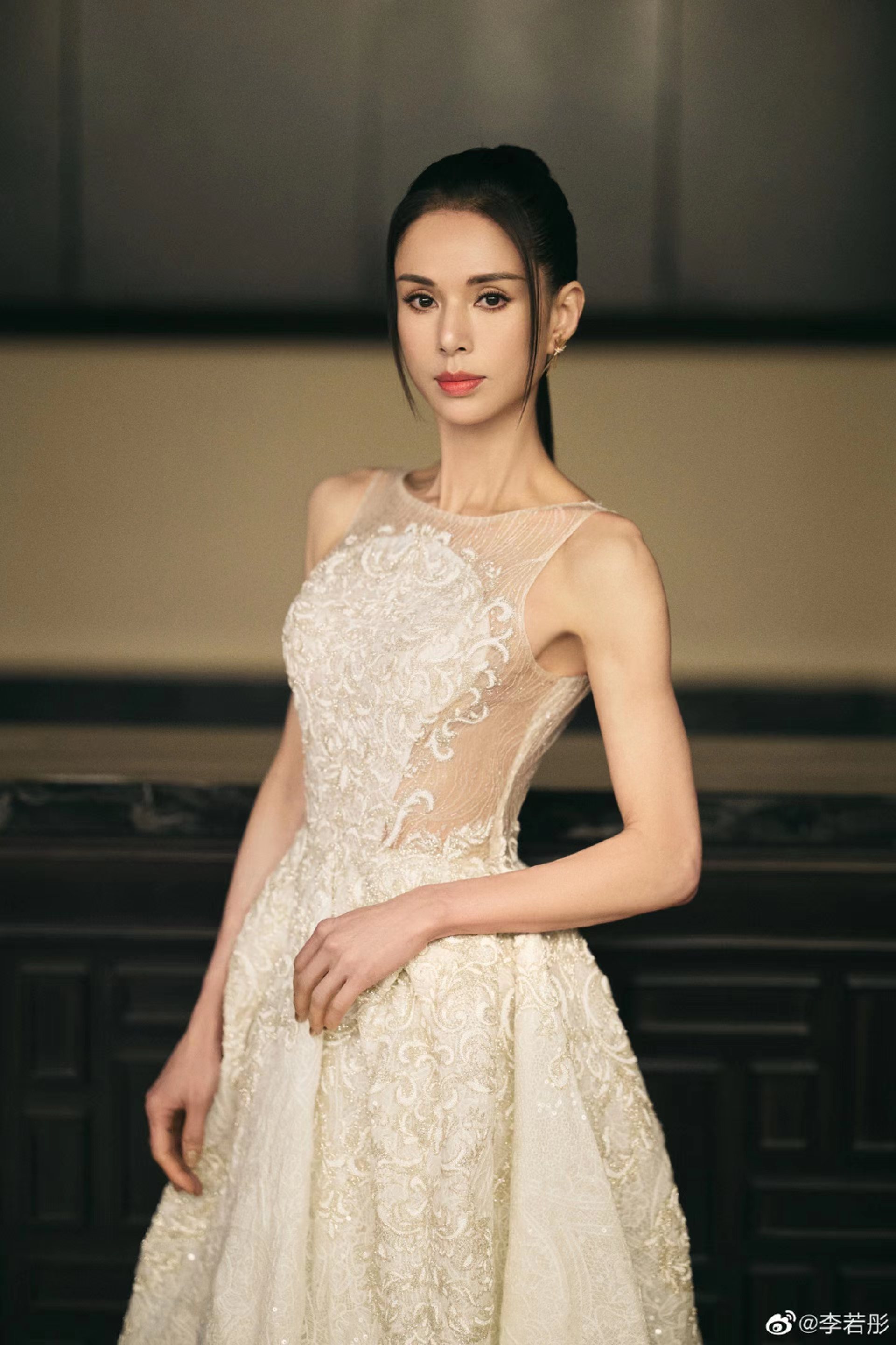 《且试天下》皇后身边侍女被删剩一对手　为什么皇后身边的侍女看不到面貌