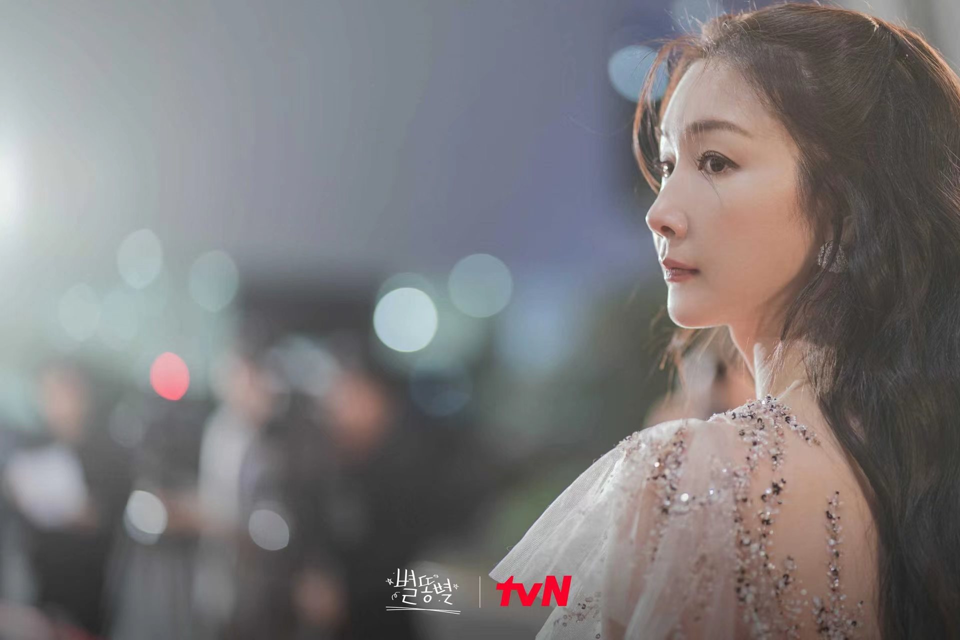 流星︱超级明星客串阵容盖过主演　崔智友饰传说中的女演员最受瞩目