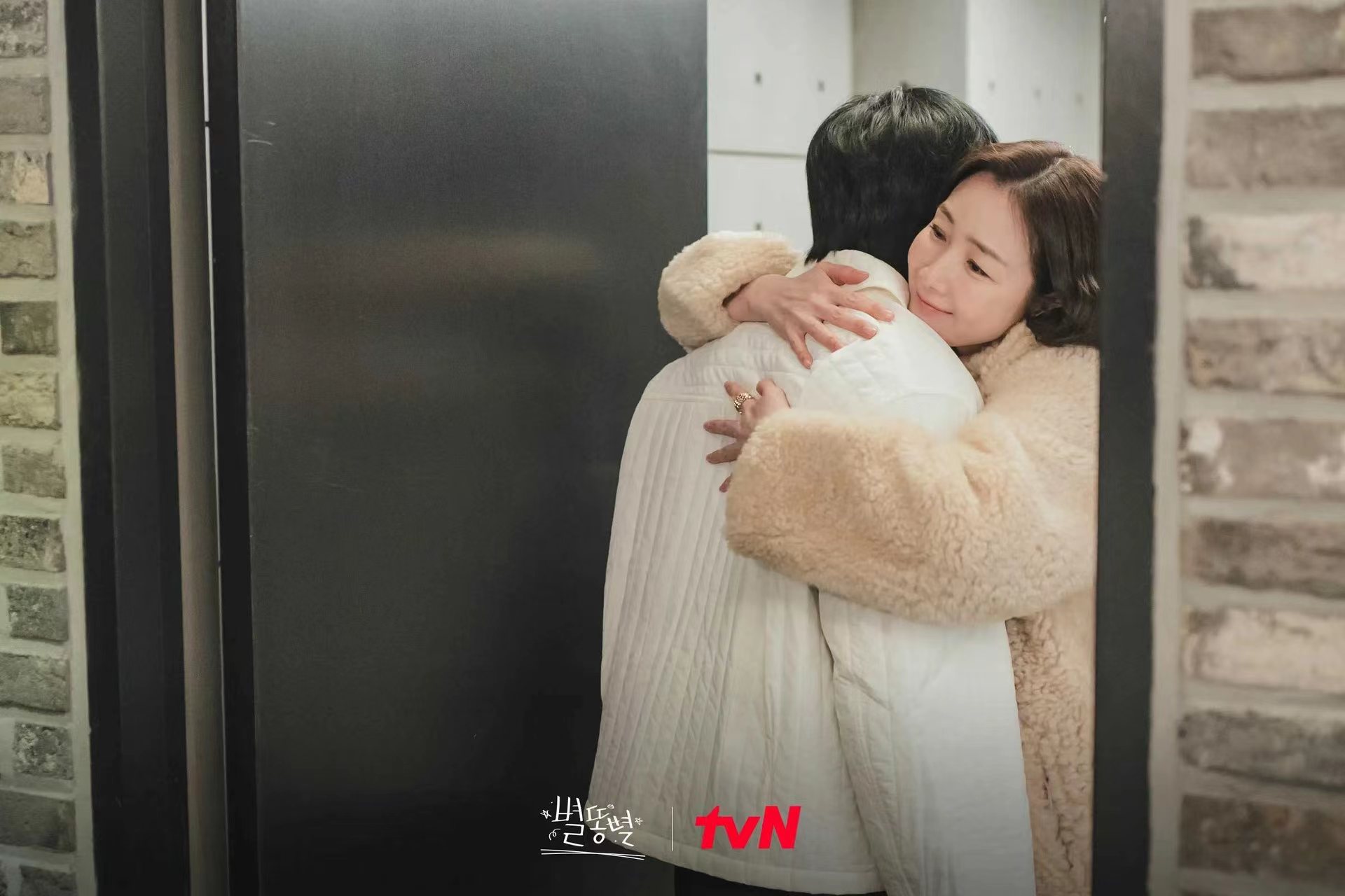 流星︱超级明星客串阵容盖过主演　崔智友饰传说中的女演员最受瞩目