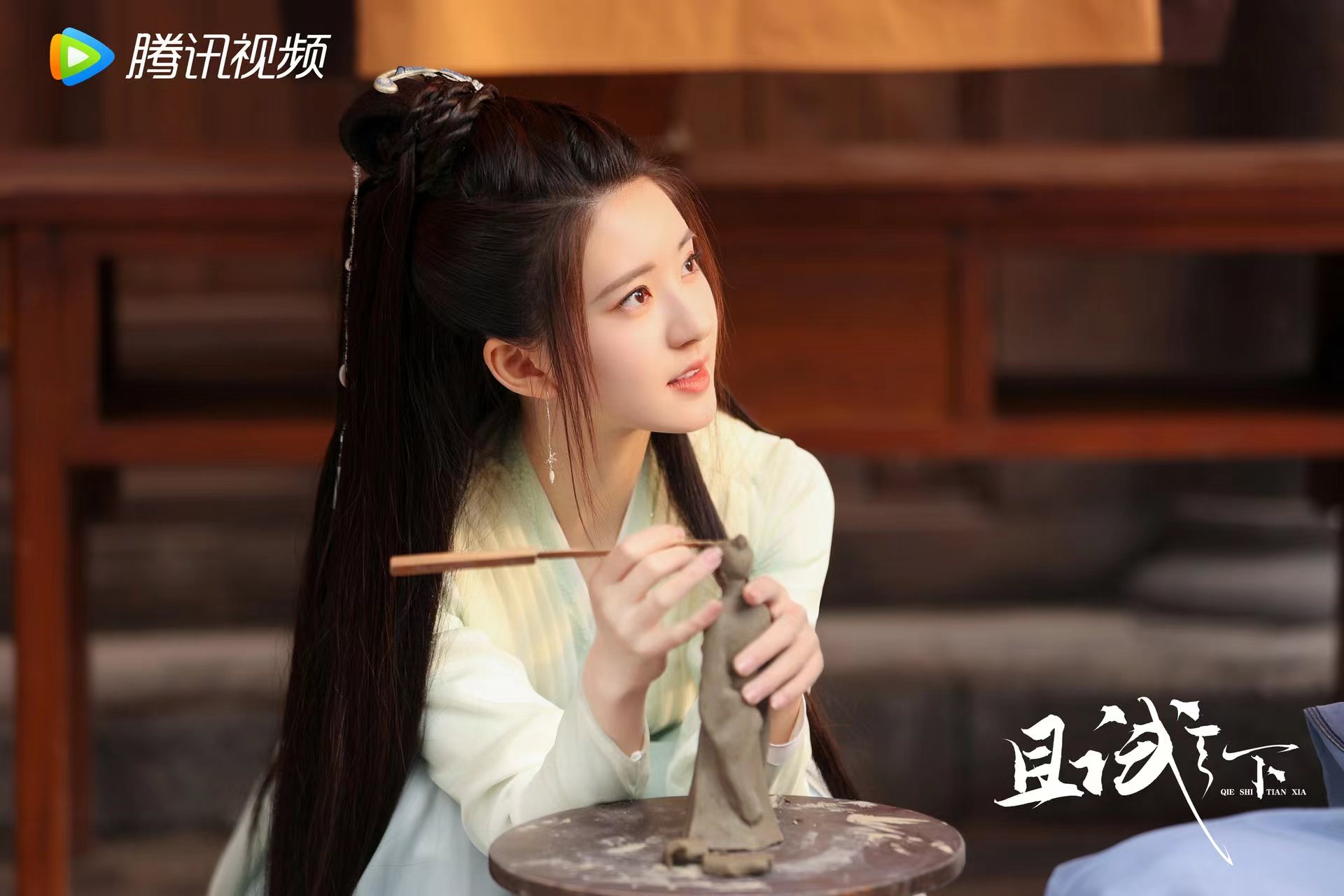 《且试天下》皇后身边侍女被删剩一对手　为什么皇后身边的侍女看不到面貌