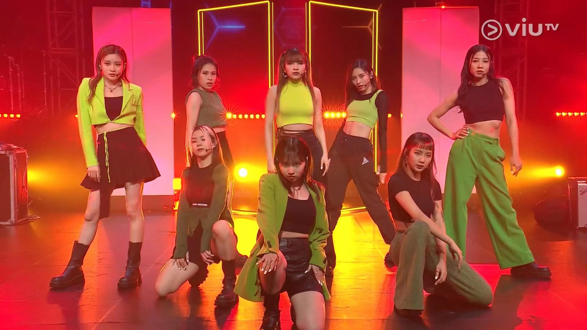 CHILL CLUB｜COLLAR首度现身献唱女团经典　为年底演唱会热身