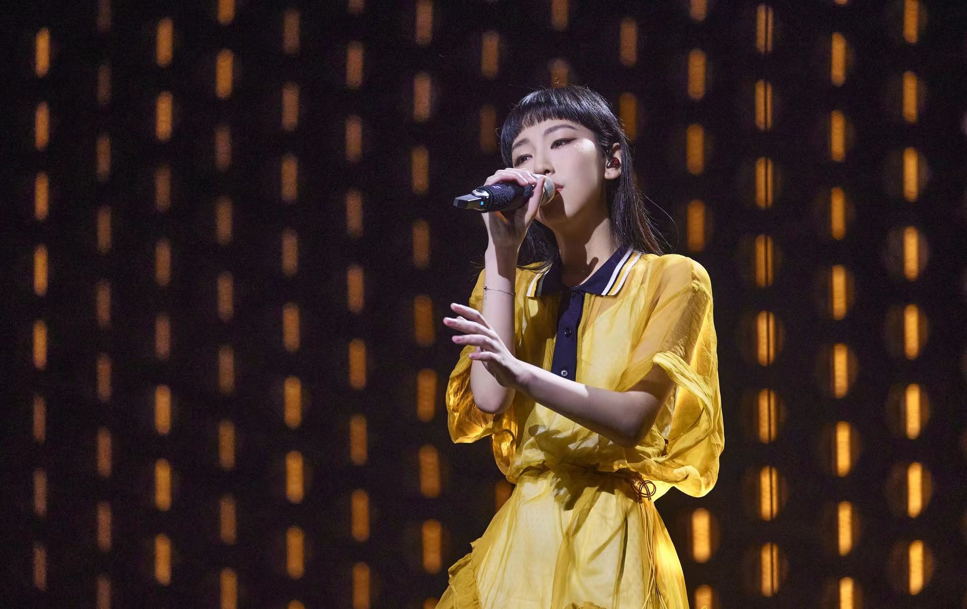 声生不息｜炎明熹深受前辈宠爱自觉解压　首听妈妈献声已忍不住喊