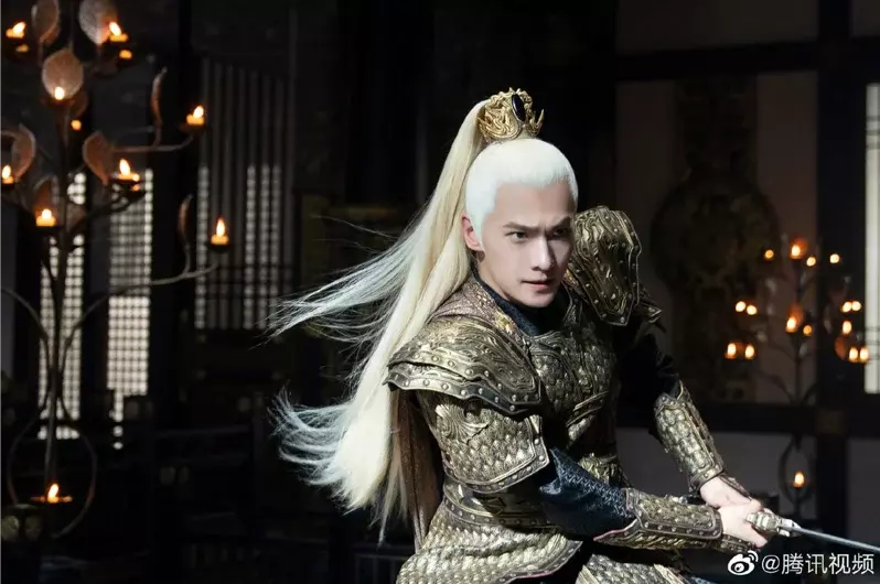 杨洋《且试天下》一夜白头 网友称赞：顶级美貌