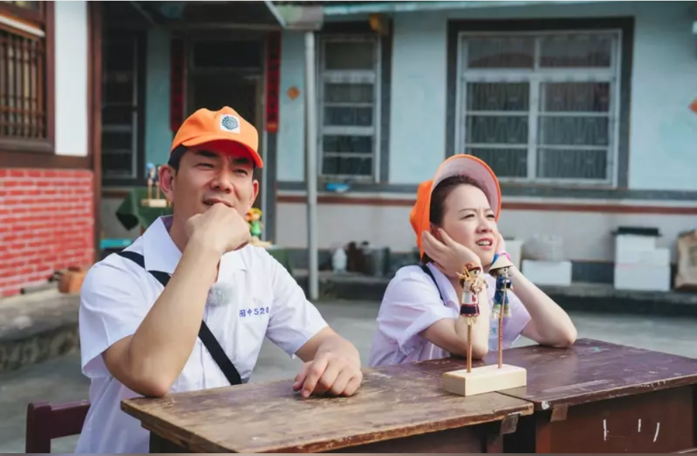 娱乐｜任贤齐带曾宝仪回老家 吃喝不花钱 自嘲像“恶霸”