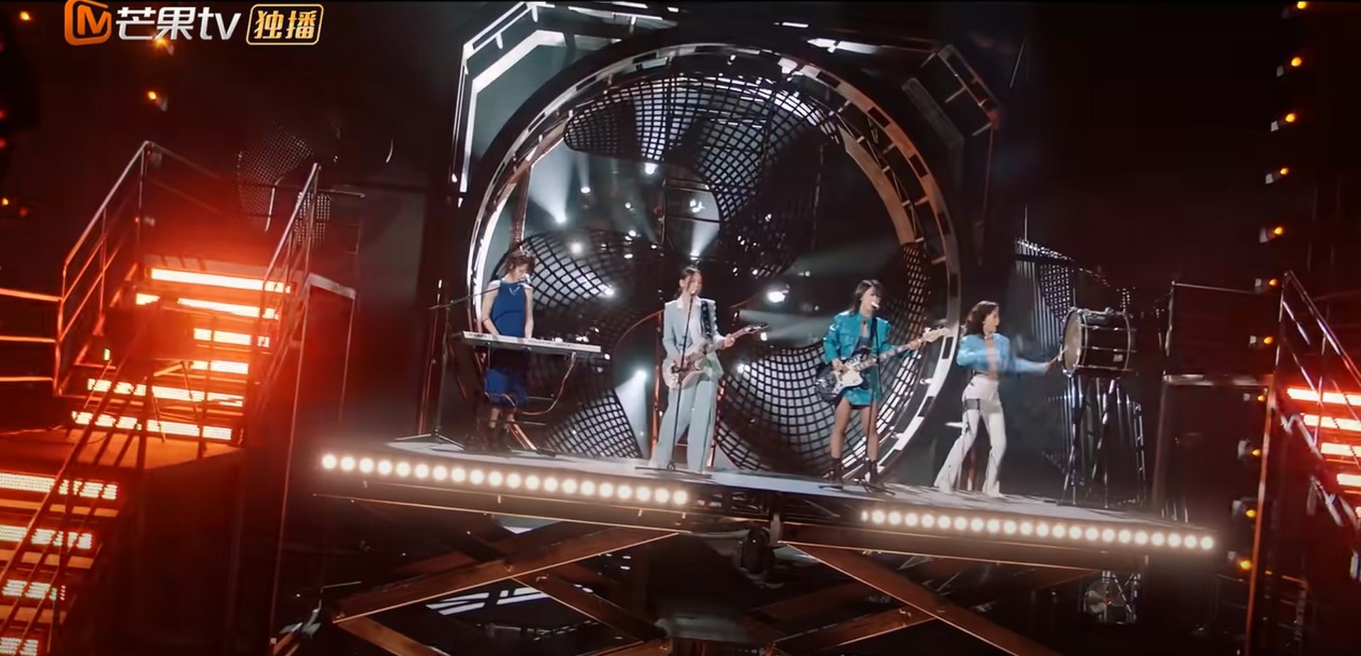 乘风破浪 | Jessica郑秀妍受力捧? 主题曲MV令吴谨言沦为配角 乘风破浪 | Jessica郑秀妍受力捧? 主题曲MV令吴谨言沦为配角