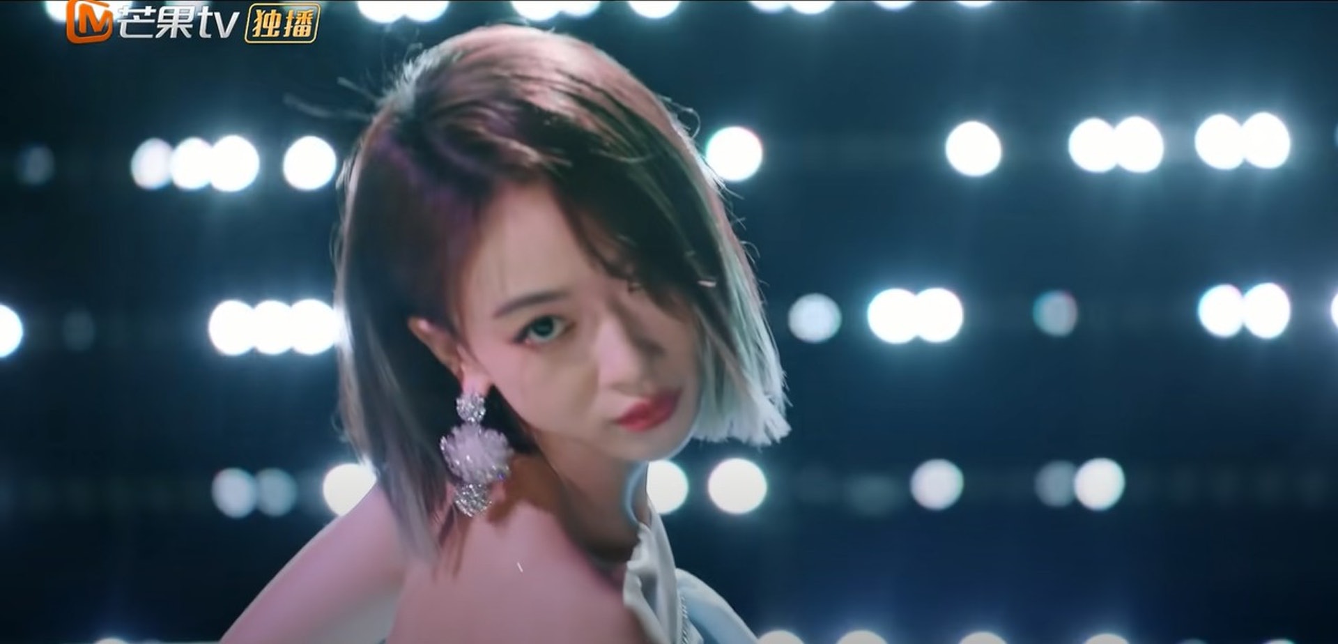 乘风破浪 | Jessica郑秀妍受力捧? 主题曲MV令吴谨言沦为配角 乘风破浪 | Jessica郑秀妍受力捧? 主题曲MV令吴谨言沦为配角