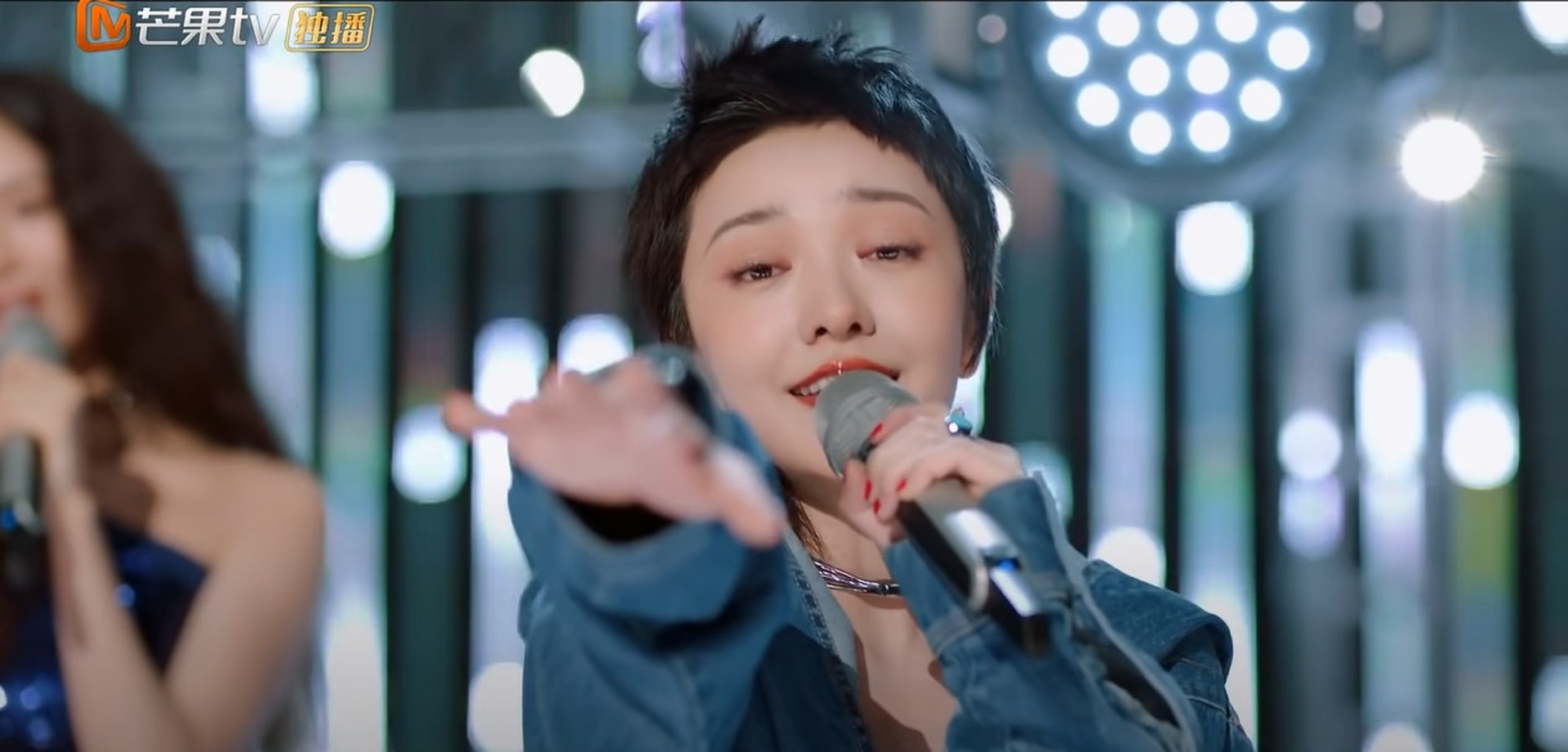 乘风破浪 | Jessica郑秀妍受力捧? 主题曲MV令吴谨言沦为配角 乘风破浪 | Jessica郑秀妍受力捧? 主题曲MV令吴谨言沦为配角