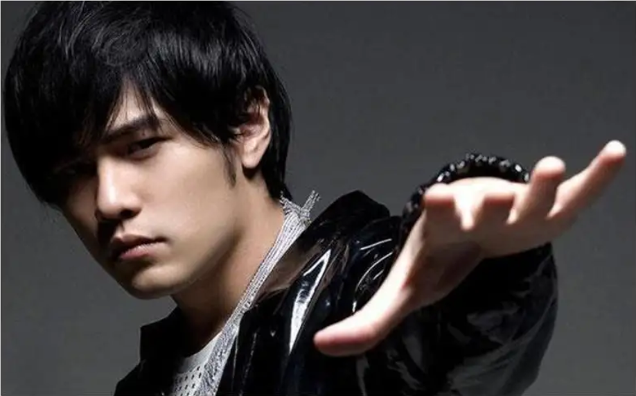 周杰伦成名曲到底是哪首? 周杰伦成名曲到底是哪首?