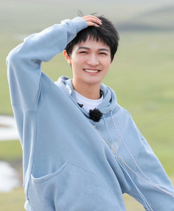 如何评价歌手周深？