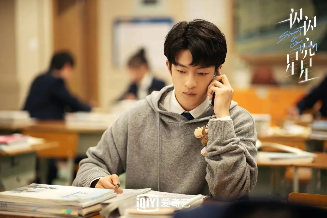 2022鼓楼西戏剧·丁一滕导演·屈楚萧领衔主演话剧《我是月亮》-郑州站