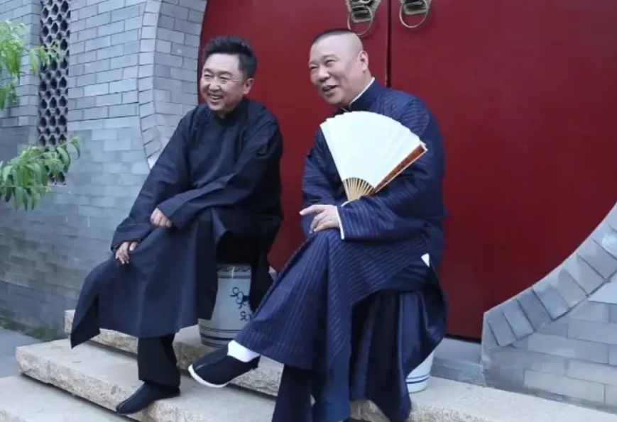 为什么郭德纲于谦谢幕退三步下台? 为什么郭德纲于谦谢幕退三步下台?