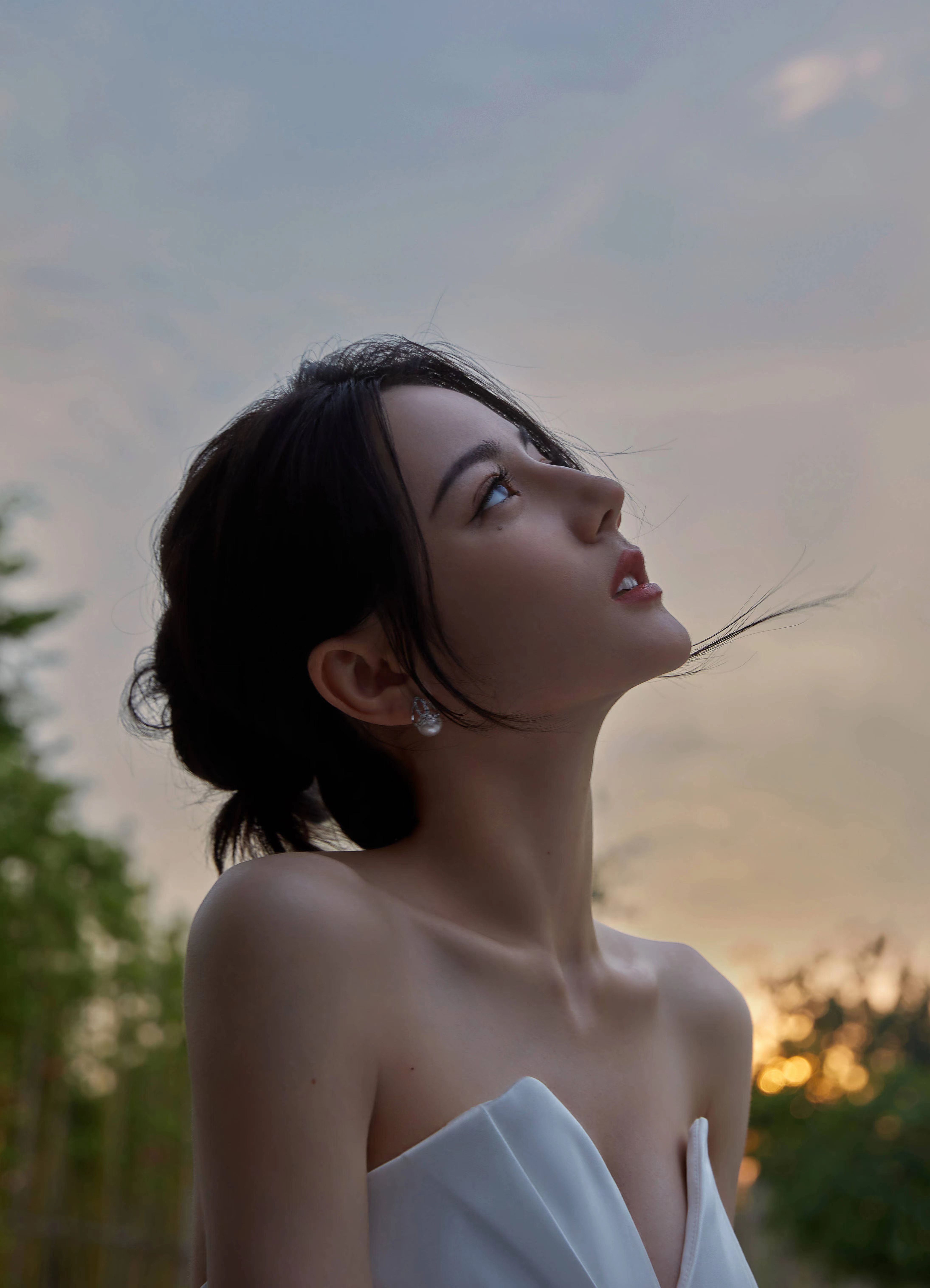 迪丽热巴化身“仙气白天鹅”! 花苞裙内极致锁骨线条超美 迪丽热巴化身“仙气白天鹅”! 花苞裙内极致锁骨线条超美