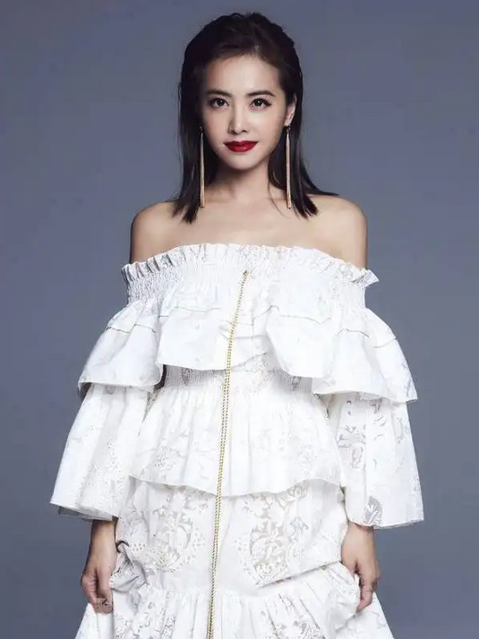 如何评价蔡依林？将恶评踩在脚下，蔡依林从“地才”到“天后”的蜕变之路