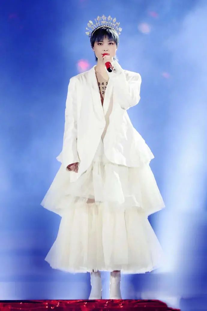 2023李宇春成都演唱会（8月25/26日）演出安排（时间、地点、票价、订票）