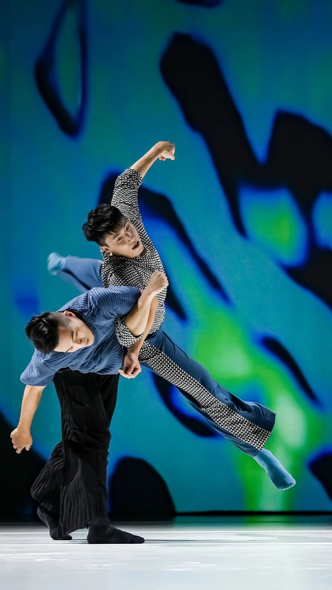 2023舞台剧《霞》上海站(11月17/18/19日)演出安排(时间、地点、票价、订票) 2023舞台剧《霞》上海站(11月17/18/19日)演出安排(时间、地点、票价、订票)