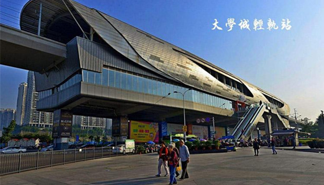 重庆大学城陈家桥轻轨站一号出口