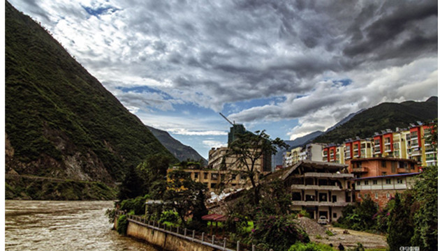 甘孜泸定体育馆