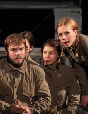 话剧这里的黎明静悄悄西安站