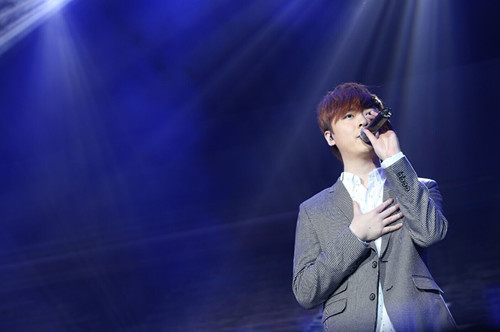 广州演唱会,让我们一起到广州体育馆2号馆,去感受洪卓立的现场音乐魅力吧!