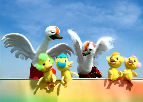 木偶童话剧《丑小鸭》