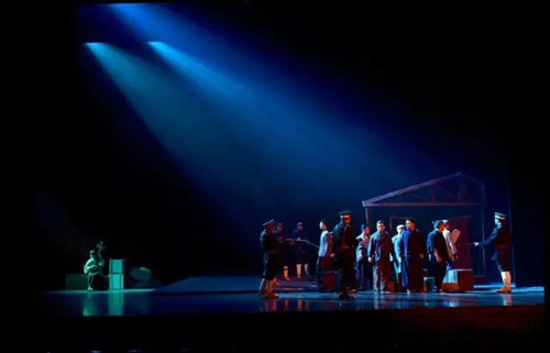 话剧《王荷波》