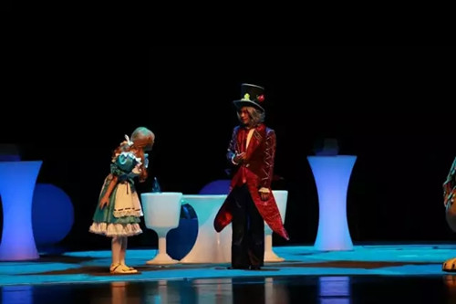 童话剧《爱丽丝梦游泡泡仙境》