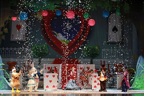 童话剧《爱丽丝梦游泡泡仙境》