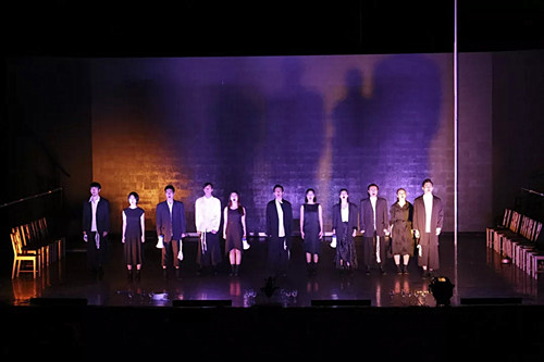 孟京辉戏剧作品《我爱xxx》