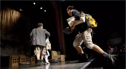 戏剧《两只狗的生活意见》