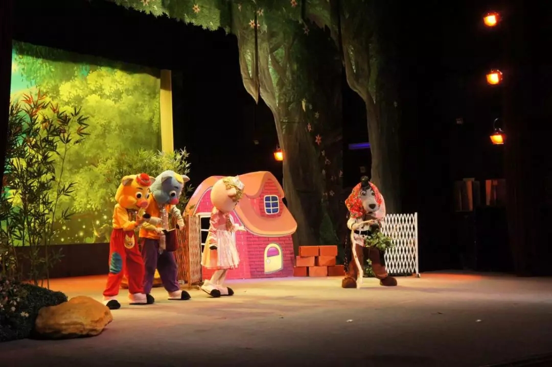 2021大型人偶互动儿童剧《新三只小猪与大灰狼》-广州站
