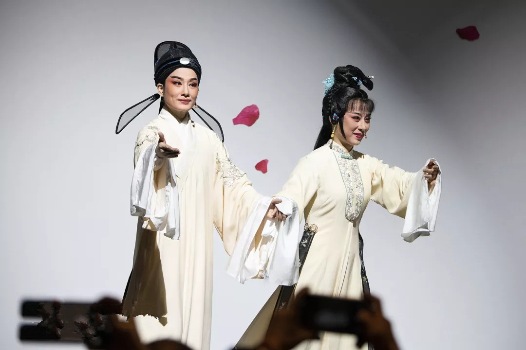 越剧《桃花扇》