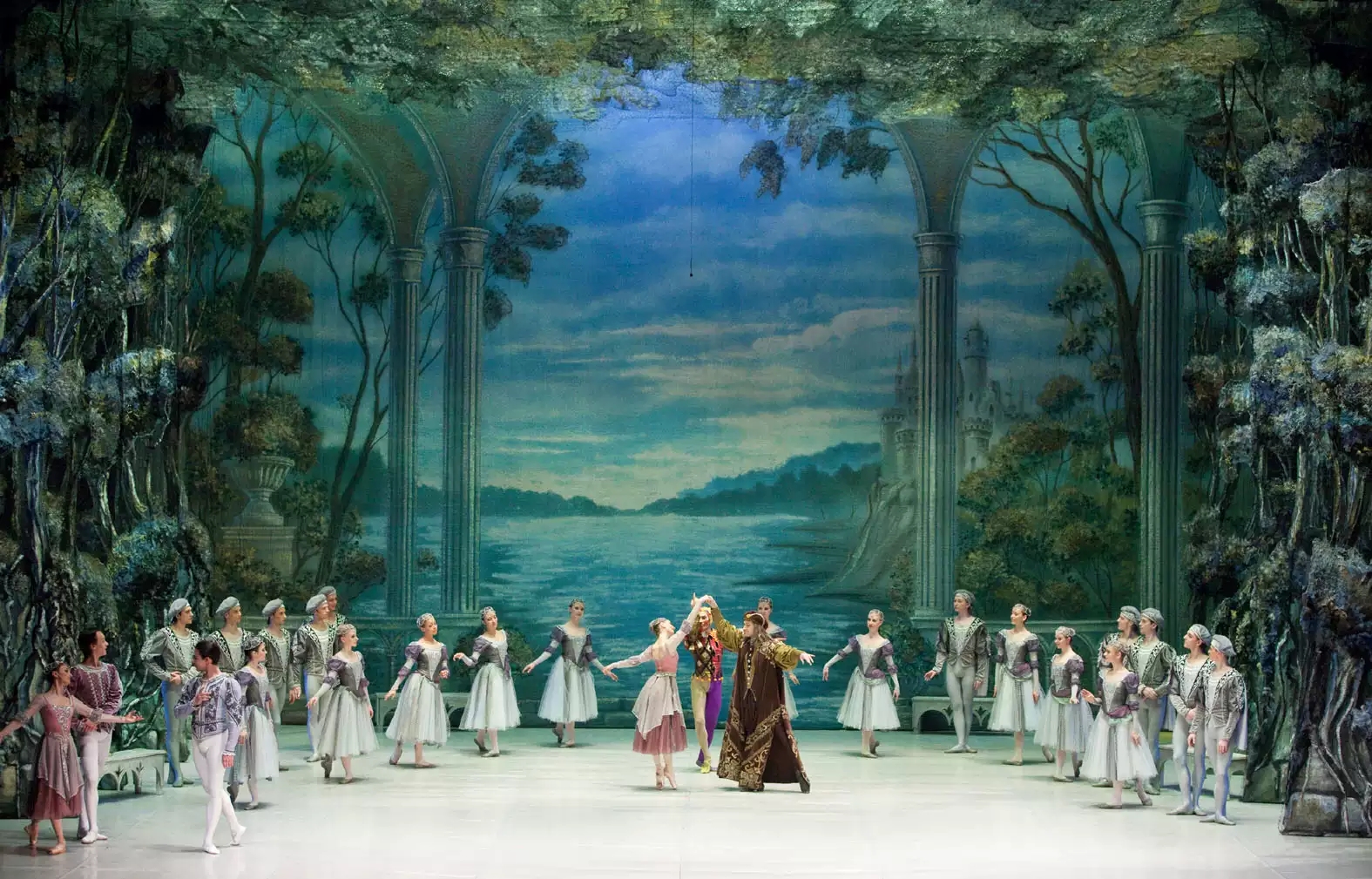 芭蕾舞剧《天鹅湖》