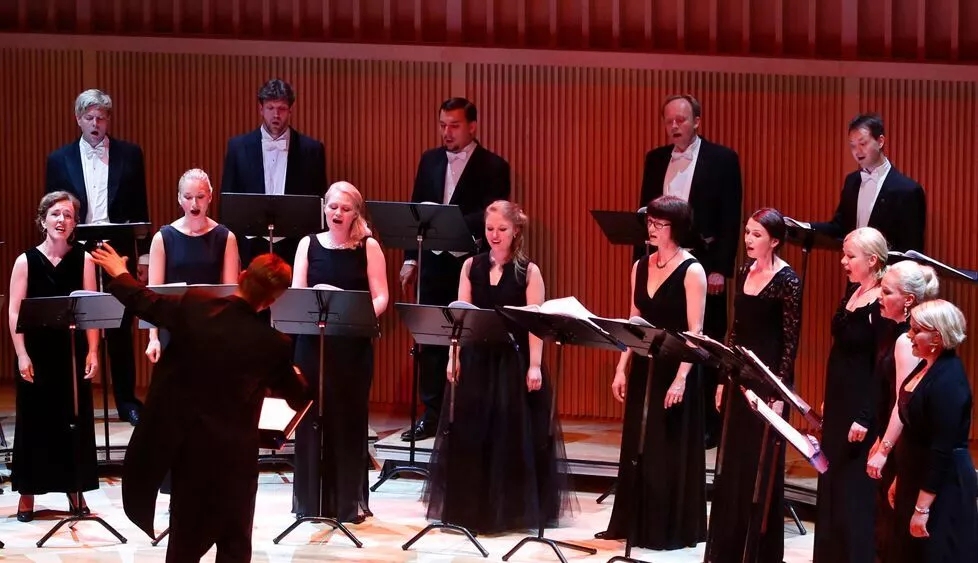 芬兰完美音调合唱团