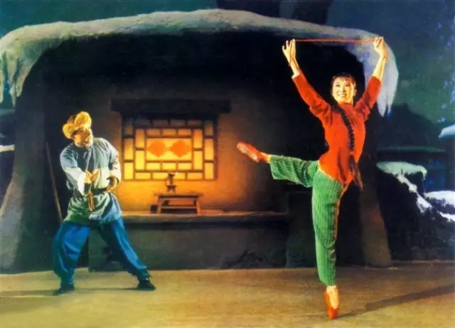 白猫与.webp.jpg