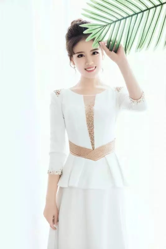 冯丽媛.webp.jpg