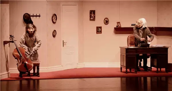 安德鲁与多莉尼