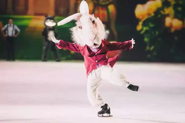 《爱丽丝冰游仙境》