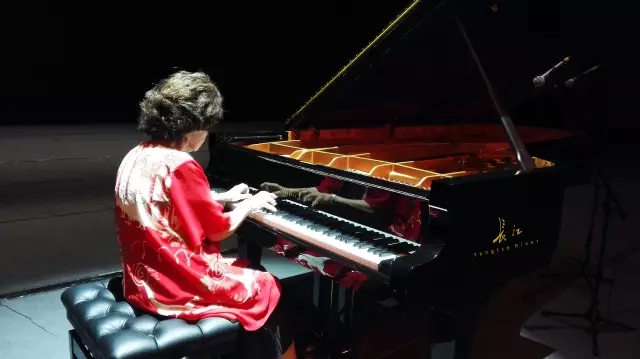 鲍蕙荞钢琴独奏音乐会