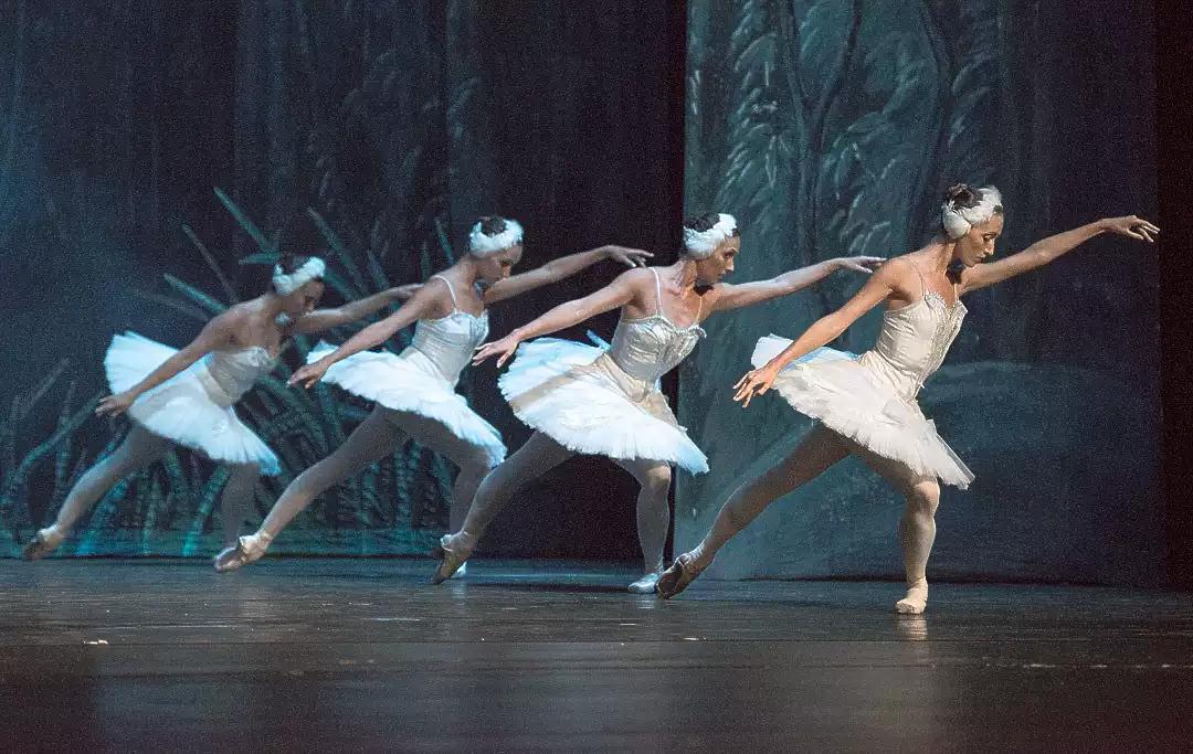 2019芭蕾舞天鹅湖武站汉