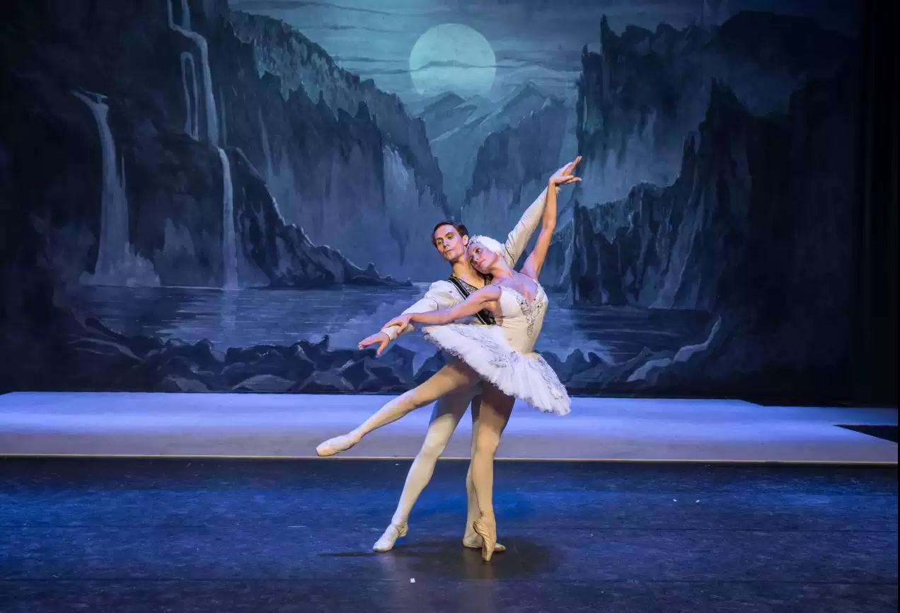 2019芭蕾舞天鹅湖武站汉